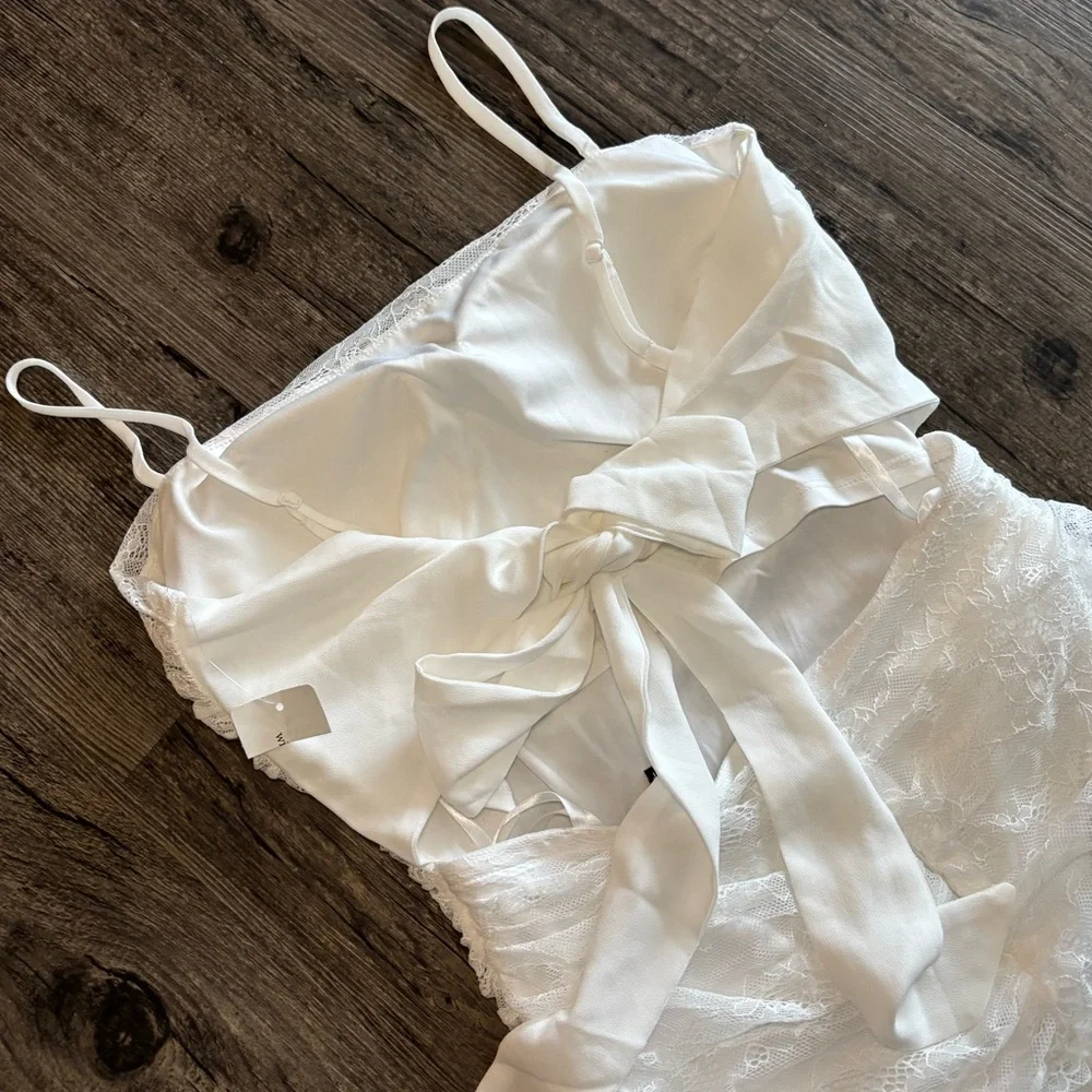 🚫SOLD🚫 Windsor Lace White Mini Bodycon Dress With Tie-Back Design - Picture 8 of 14